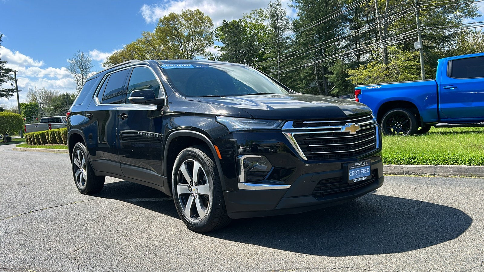 2023 Chevrolet Traverse — side profile view